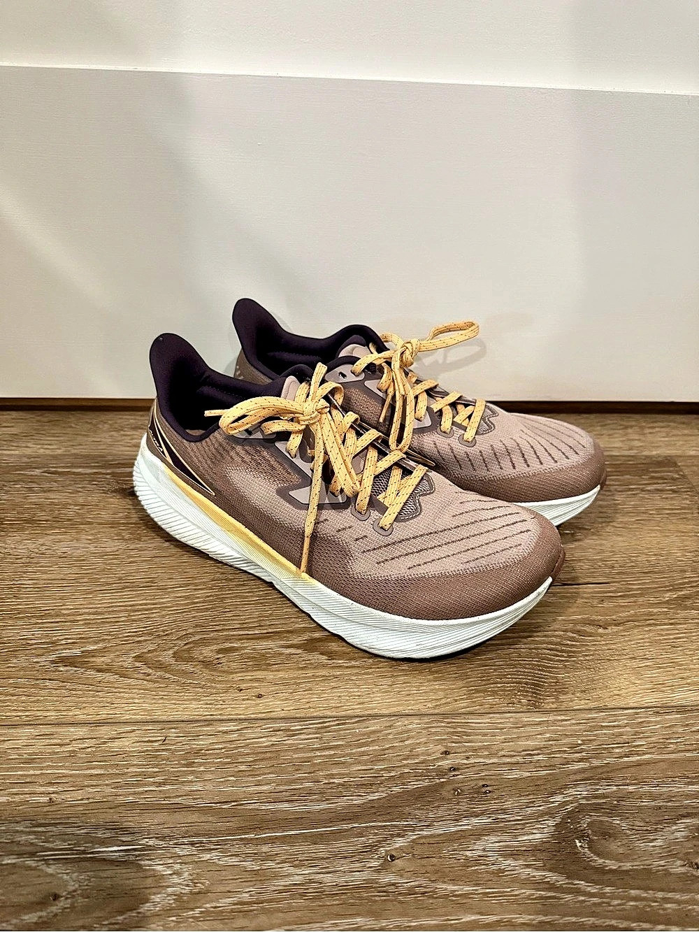 Altra Women's Athletic Shoes Brown & Gold US 9.5 W